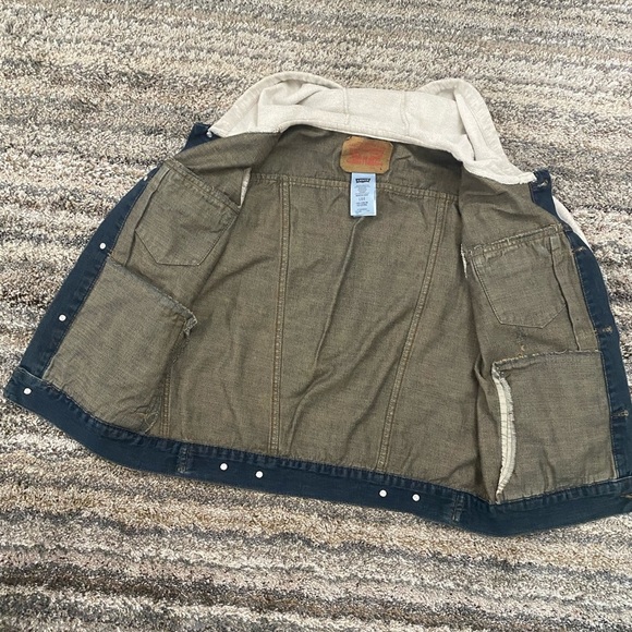 Levi’s Denim Jacket | Levi’s Jean Jacket | Levi’s Denim Jacket Size XS In Women - Picture 3 of 13